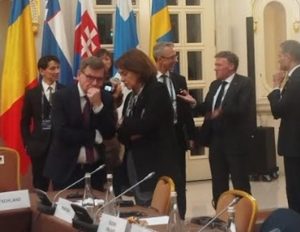 Надежда Нейнски и Йохан Вадефул обсъдиха в Киев разширяването на ЕС