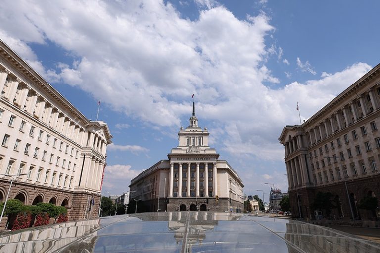 Народното събрание въведе мултифондовия модел в пенсионното осигуряване Народното събрание въведе мултифондовия модел в пенсионното осигуряване