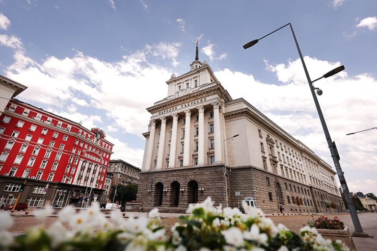 Народното събрание се събира извънредно на 1 април заради криминалистика и цени на горивата Народното събрание се събира извънредно на 1 април заради криминалистика и цени на горивата