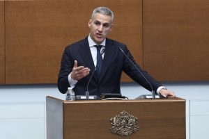 Американските самолети на летище София: Премиерът Гюров разпореди анализ за тяхното преместване