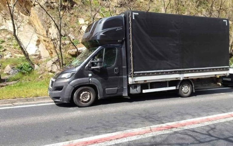 Аварирал камион и тежки катастрофи със загинали блокираха трафика в Кресненското дефиле Аварирал камион и тежки катастрофи със загинали блокираха трафика в Кресненското дефиле