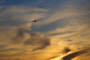 Десетки полети от и до летището в Ларнака на остров Кипър са отменени