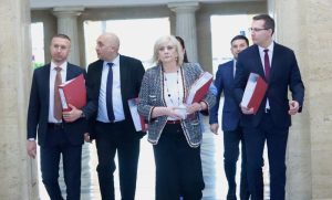 ДПС се регистрира самостоятелно за изборите на 19 април с над 12 000 подписа