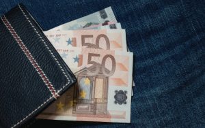 Две деца от село Мърчево върнаха портмоне с 450 евро на собственичката