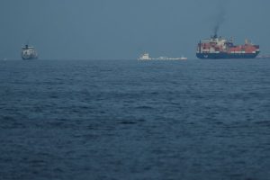 Ефектът на доминото: Какво още преминава през Ормузкия пролив?