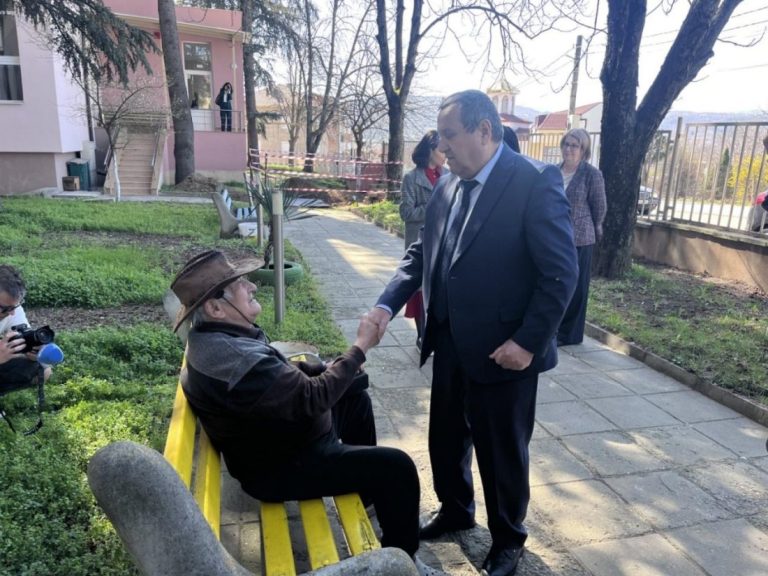 Служебният министър Хасан Адемов: Гарантираме свободния вот на уязвимите групи без натиск