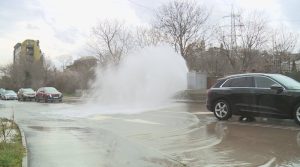 Мощен воден „гейзер“ от 10 метра наводни бул. „Христо Смирненски“ във Варна