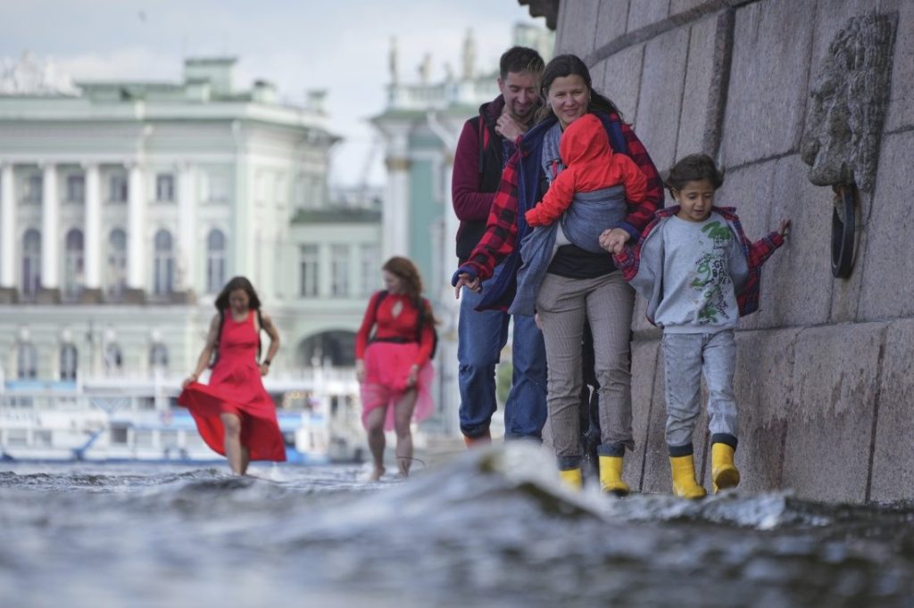 Извънредно положение в Дагестан: Над 327 000 души са без ток след рекордни наводнения