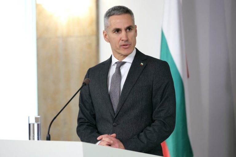 Кабинетът заплаши с Конституционния съд заради решението на парламента за Съвета за мир Кабинетът заплаши с Конституционния съд заради решението на парламента за Съвета за мир