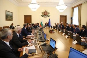 Кабинетът одобри 20 евро месечна помощ за горива за 1,38 милиона българи