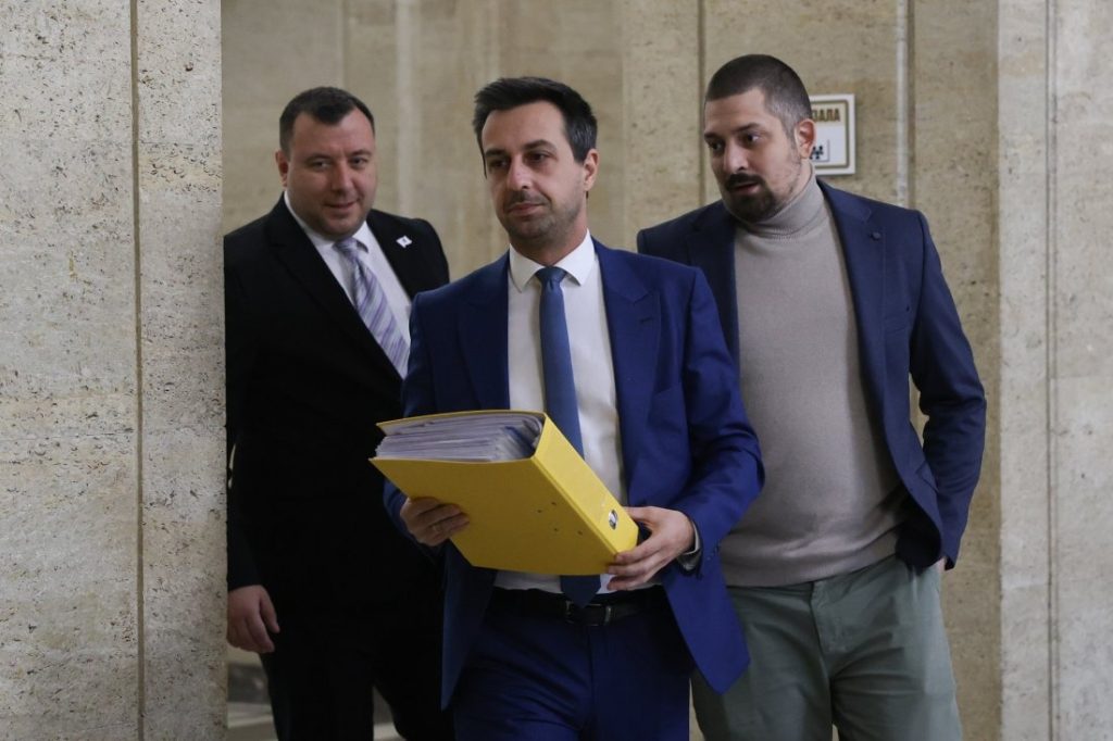 Кои лица на "Възраждане" са водачи на листите в София?