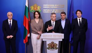 На извънредна среща при премиера Андрей Гюров: Фокусът е извеждането на българите от Близкия изток