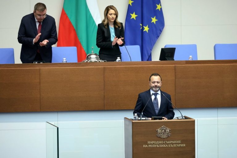 Николай Найденов е новият служебен регионален министър след клетва в парламента Николай Найденов е новият служебен регионален министър след клетва в парламента