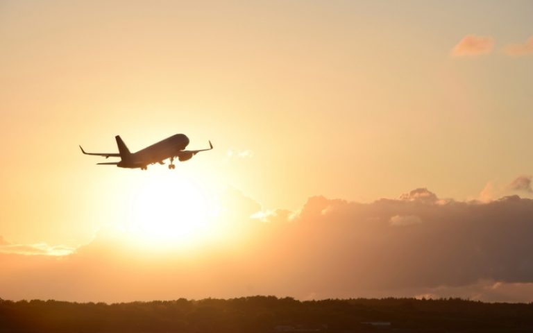 ОАЕ спират всички полети от и до Дубай след ракетна атака