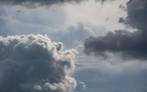 Средиземноморски циклон носи застудяване, валежи и силен вятър в България