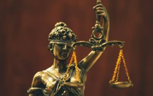 Окръжният съд остави в ареста двамата полицаи, обвинени за смъртта на арестант в Казанлък