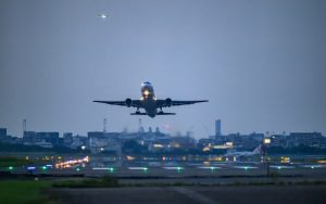 Войната прекрои небето: Как „полетите за никъде“ се завърнаха в Европа и Азия