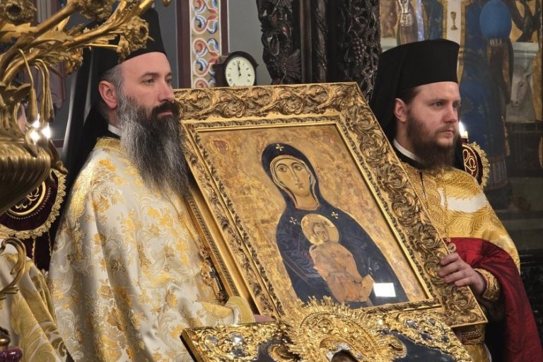 Пловдив посрещна копие на чудотворната икона "Света Богородица Победоносна" Пловдив посрещна копие на чудотворната икона "Света Богородица Победоносна"