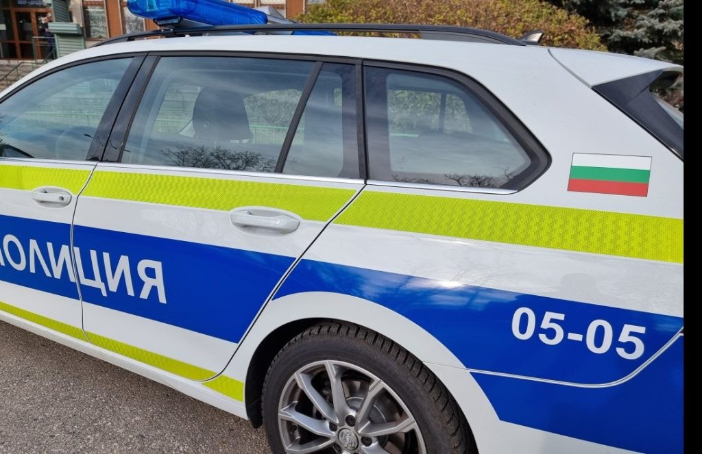 Полицаи от Карлово задържаха мъж за вандализъм над десетки автомобили в Иганово