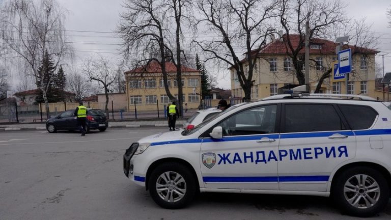 Специализирана полицейска операция в Самоков: Задържани са двама души при мащабни проверки Специализирана полицейска операция в Самоков: Задържани са двама души при мащабни проверки