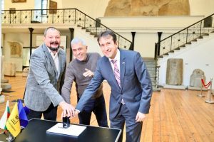 Тракийски златни съкровища украсяват първите български пощенски марки с цени в евро