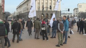 Протест на „Възраждане“ под надслов „Обеднени за мир в България“ пред Министерския съвет