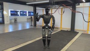 Американски стартъп представи хуманоидния робот Фантом за военни и индустриални цели