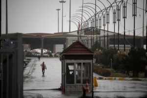 Ракетна атака срещу летището в Багдад рани петима души