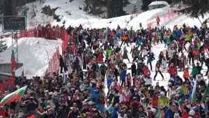 С носии и гайди: Над 2000 скиори се спуснаха от връх Снежанка за 3 март