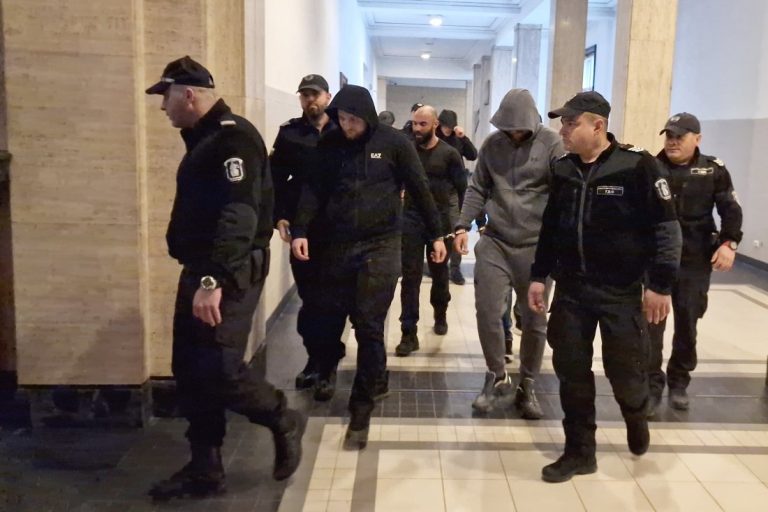 Софийският градски съд остави в ареста седем обвиняеми за изнудване и насилие Софийският градски съд остави в ареста седем обвиняеми за изнудване и насилие