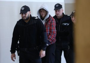 Съдът остави в ареста жената, намушкала четирима души в София
