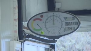 Казус в Гърция: Български шофьори са застрашени от глоби заради липсата на стикери за ГТП