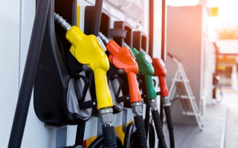 Служебният кабинет обсъжда спешни мерки срещу поскъпването на горивата Служебният кабинет обсъжда спешни мерки срещу поскъпването на горивата