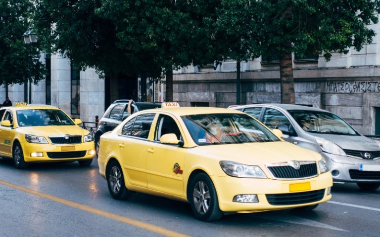 Таксиметровите водачи в Атина обявиха безсрочна стачка от утре Таксиметровите водачи в Атина обявиха безсрочна стачка от утре