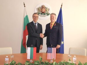 Министър Трайчо Трайков и американският посланик обсъдиха дерогацията за „Лукойл“ и АЕЦ „Козлодуй“