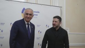 Володимир Зеленски се срещна в Париж със сина на последния ирански шах Реза Пахлави