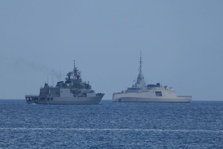 Няколко европейски държави изпращат кораби за защита на Кипър Няколко европейски държави изпращат кораби за защита на Кипър