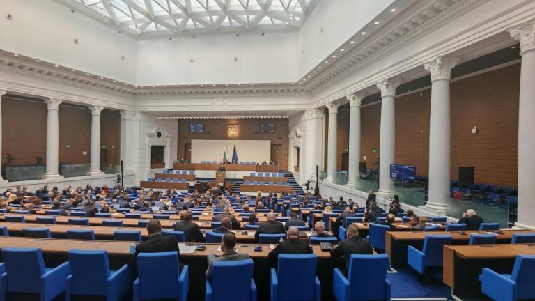Парламентът се събира извънредно заради кризата с горивата и напрежението в Близкия изток Парламентът се събира извънредно заради кризата с горивата и напрежението в Близкия изток