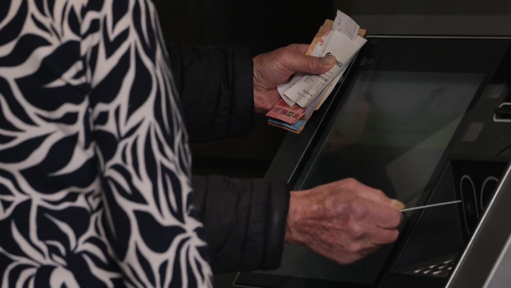 Великденските добавки за пенсионерите: Правителството и парламентът обсъждат нови плащания