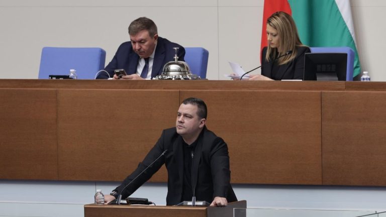 Проверка в училище „Космос“: МОН установи нарушения и липса на квалифицирани учители Проверка в училище „Космос“: МОН установи нарушения и липса на квалифицирани учители