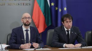 С решение на МС: Работещите в БДЖ, НКЖИ, пощите и градския транспорт ще получат 5% увеличение на заплатите