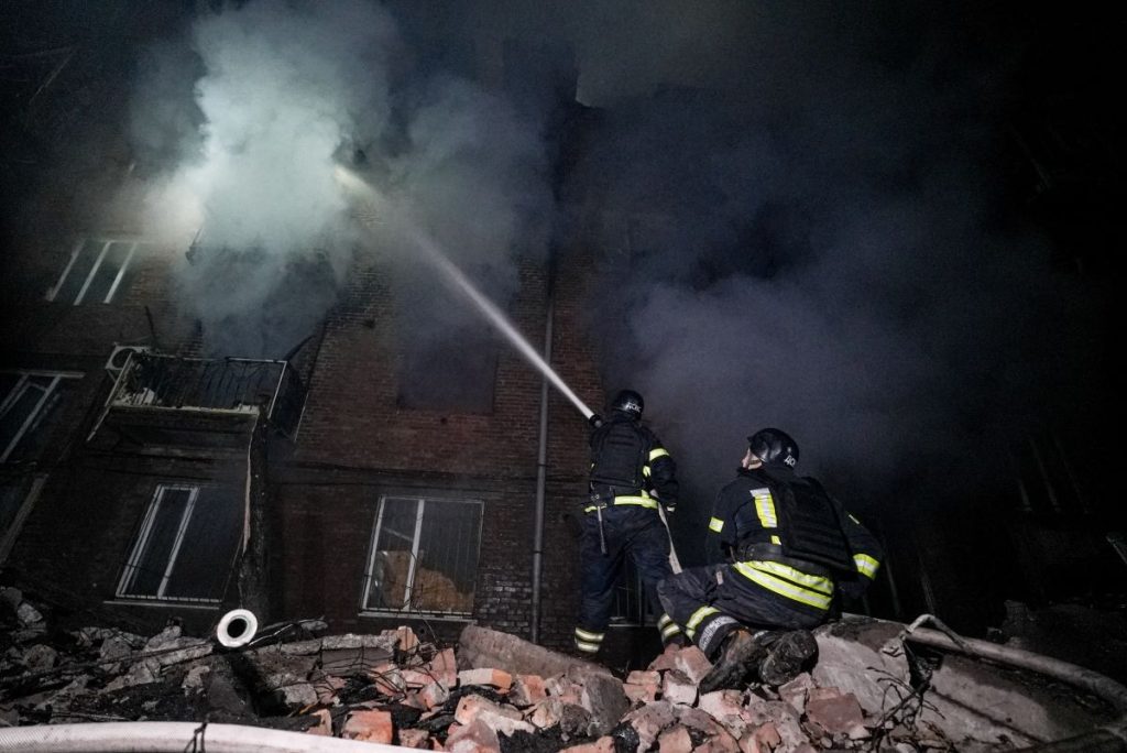 Войната в Украйна: Ранени и загинали при масирани руски атаки срещу енергийната мрежа