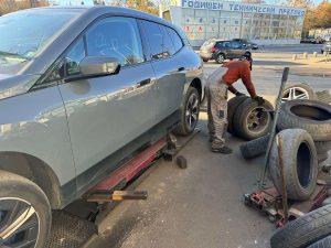 Смяната на гуми стигна 35 евро: По-изгодно за шофьорите е да имат отделни джанти