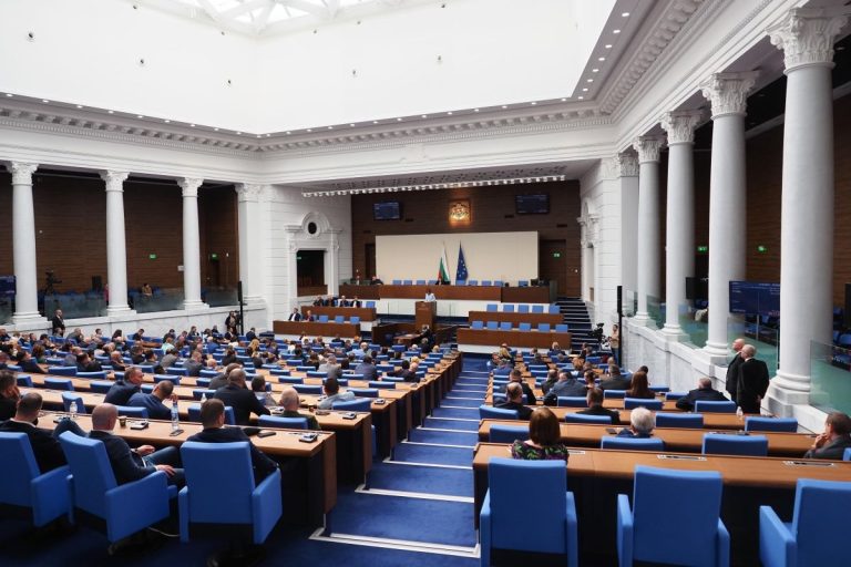 Парламентът прие на второ четене удължителния закон за държавния бюджет за 2026 година