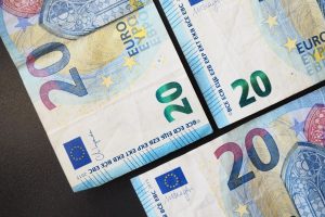 Фискалният съвет: Време е България да увеличи кешовия лимит до 10 000 евро