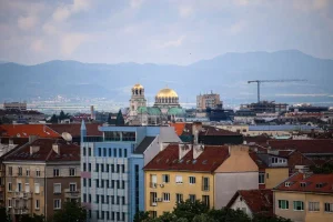 Спад на имотните сделки в България при продължаващ ръст на кредитирането през 2026 година