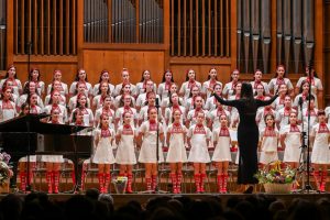 Българският детски радиохор завладя Париж с филма „Облечени в музика“