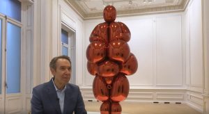 Джеф Кунс представя своите балонени Венери в Атина