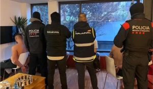 Европол и ГДБОП разбиха престъпната мрежа „оръжия срещу канабис“ – лидерът е арестуван в София