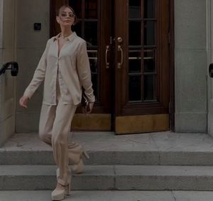 Сатенените обувки: Модният акцент на пролетта между елегантността и ежедневния стил